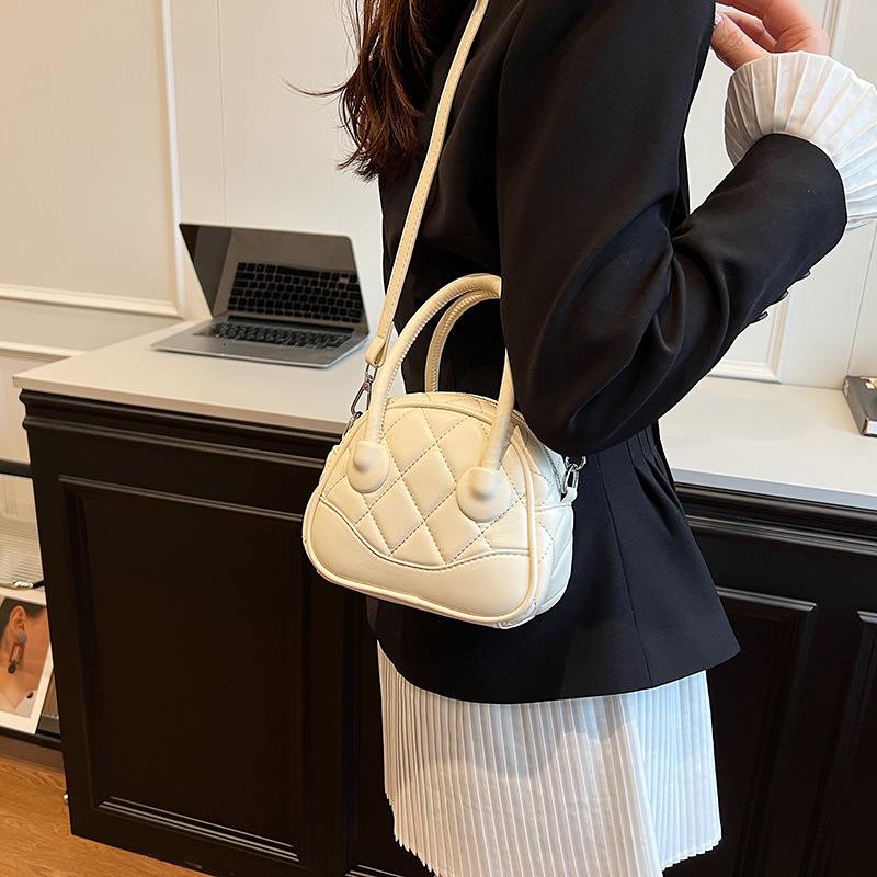 Quilted Shopping Bag Niche Design Handbag Small Bag Designer Women's Crossbody Bag Autumn Free Shipping Winter Trendy Fashion Versatile Casual Ha