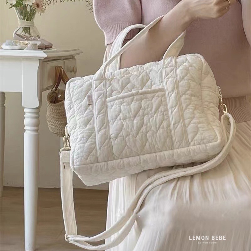 designer 2025 New Korean INS Mommy Bag Lightweight Crossbody Large Capacity Fashionable Mommy Bag Multifunctional Handbag