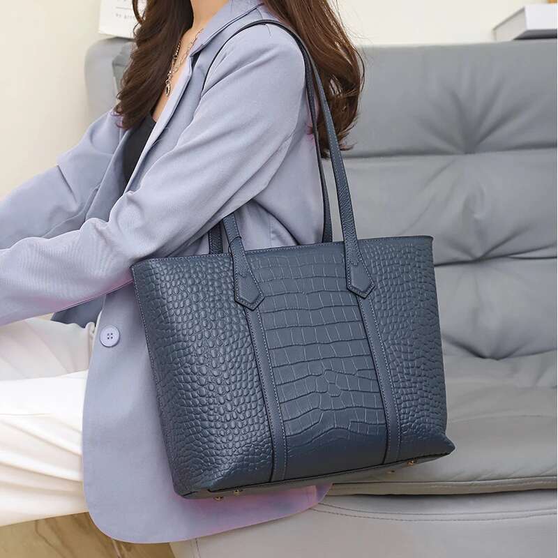 Vintage Large Capacity Women Tote Bag,Crocodile Pattern Solid Cowhide Armpit Shoulder Bag,Women's Casual Handbag for Commute
