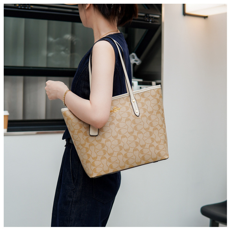 New Handheld Large Capacity Tote One Shoulder Versatile Fashion Printed Shopping Style Women's Travel Bag
