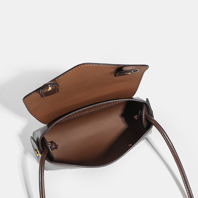 designer Passionate Coffee Small Square Bag Autumn Winter 2025 New Crossbody Messenger Bag Cambridge Bag Versatile Simple Handbag for Women