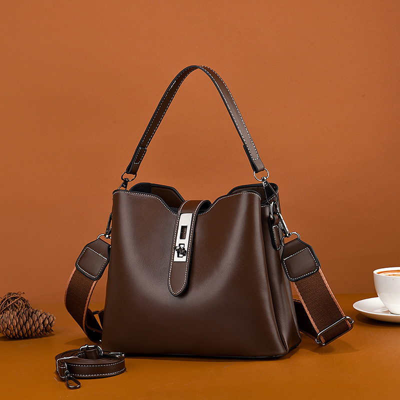 High quality brand new free designer bag high-end soft leather bucket bag 2025 new multi-layer fashionable single shoulder crossbody bag brand new fre