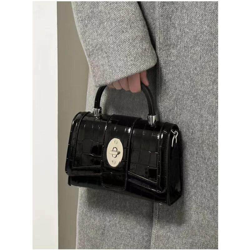 designer High-Quality Textured Fashion Chain Patent Leather Motorcycle Bag for Women 2025 New Niche Handbag Shoulder Crossbody Small Square Bag