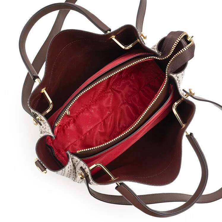 CH Capacity Shoulder Bag High Quality Ladies Multiple Back Elegant Popular Light Brand Classic Letter Print Handbag Large