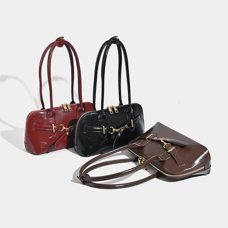 designer 2025 Autumn Winter New Simple Retro Underarm Bag for Women Niche Bowling Bag Handbag Versatile Casual Shoulder Bag