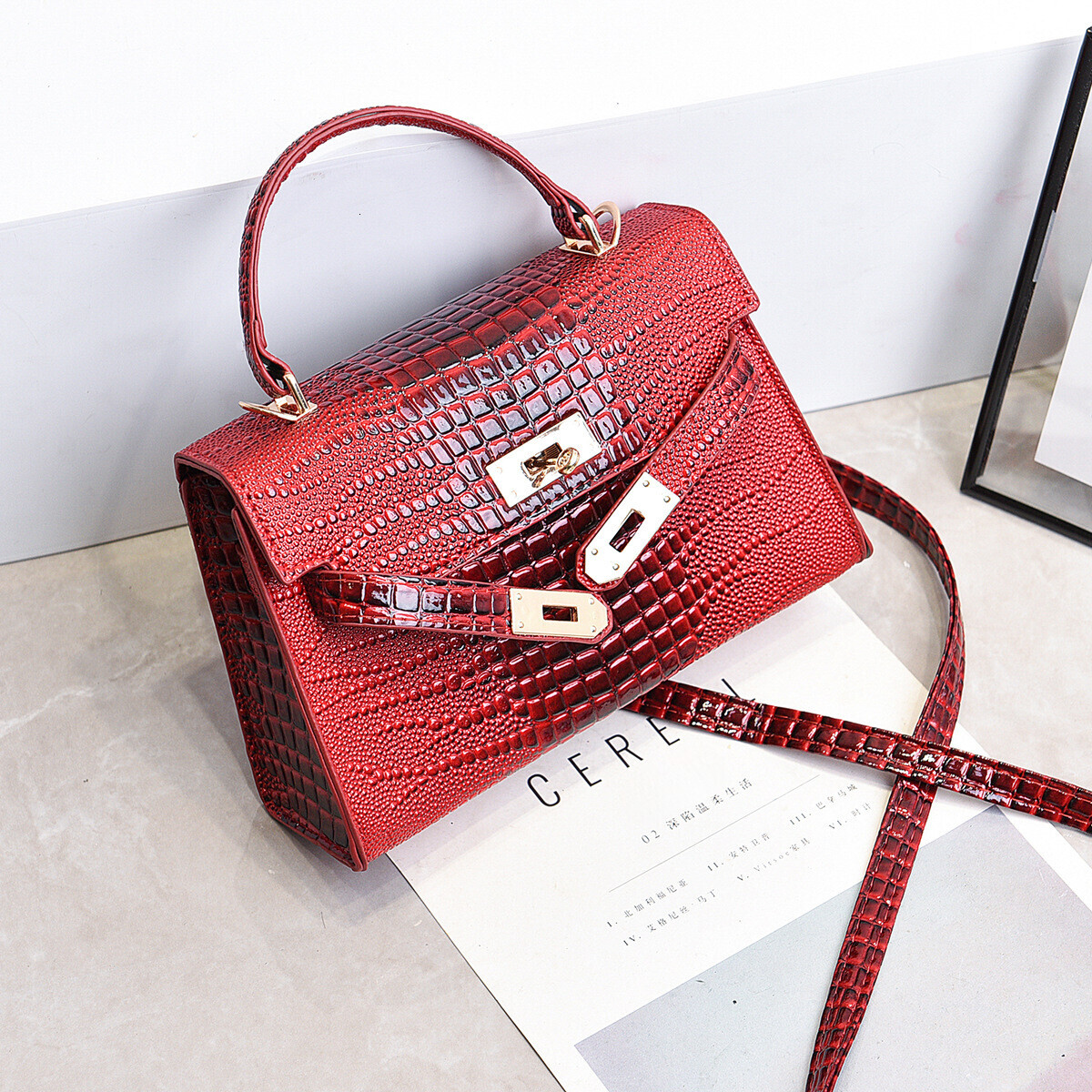 Top brand high-quality new free designer bag luxurious avocado green crocodile pattern high-end 2025 new handbag shoulder crossbody bag brand new free