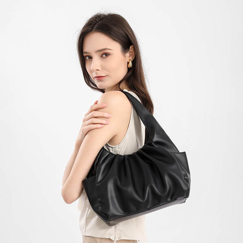 designer 2025 New Niche Handheld Clutch Wrinkled Texture Cloud Bag European and American Fashion Horn Bag Large Bag Women's Bag