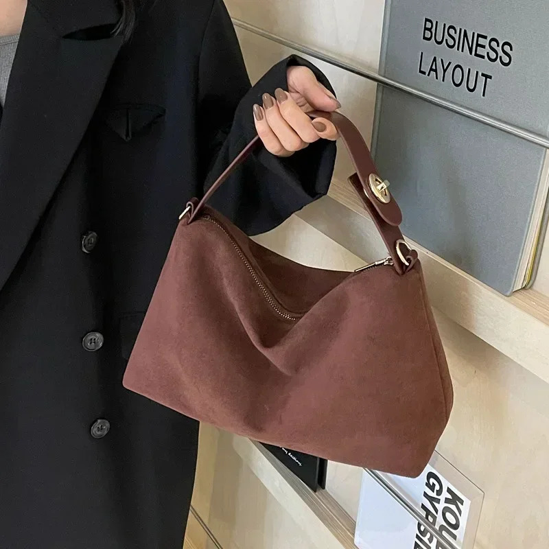 Advanced Retro Bag for Womens Textured Frosted Shoulder Bag with Large Capacity Crossbody Commuting Tote Bag 250530