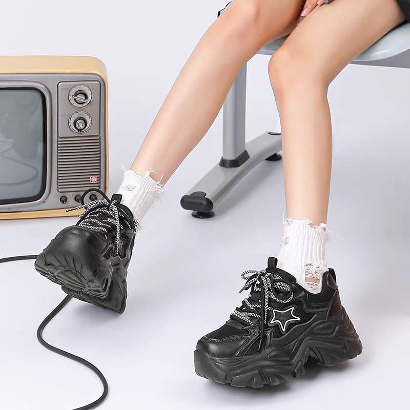 Women Casual Shoes 2025 New Women's Designer Vulcanized Shoes Retro Sports Shoes Fashion Chunky Sneakers Female Black Samurai Dad Shoes Zapatos D