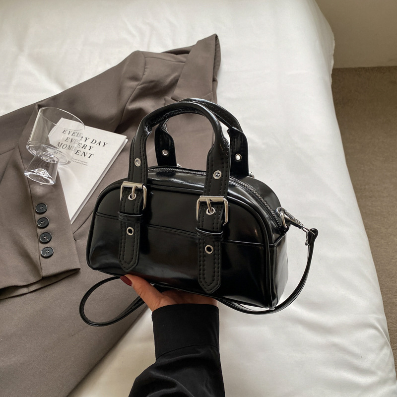 Fashion Handheld Small Square Bag For Free Shopping Designer Women Bag Shipping Simple Casual Shoulder Bag Summer Niche Trend Design Crossbody Bag