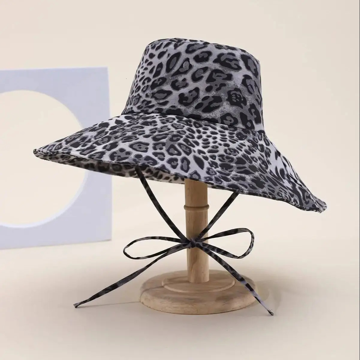 A large brimmed buccket hat womens casual foldable leopard print sunshade basin beach sun protection 250528