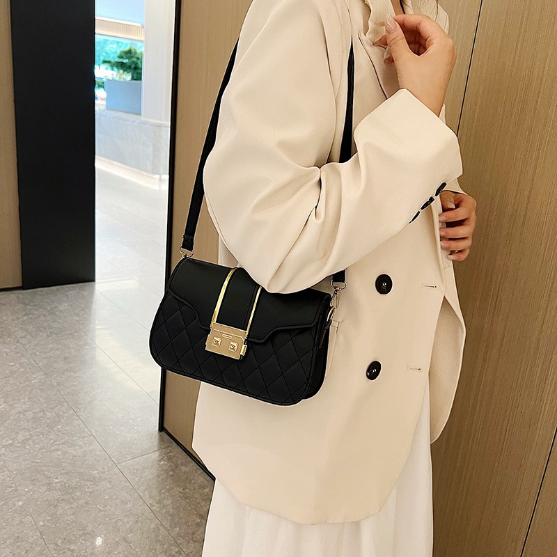 Free Shipping Designers New Fashionable Diamond Grid Embroidered Thread Armpit Bag Women's Trendy Casual Small Square Bag Commuting Single Should