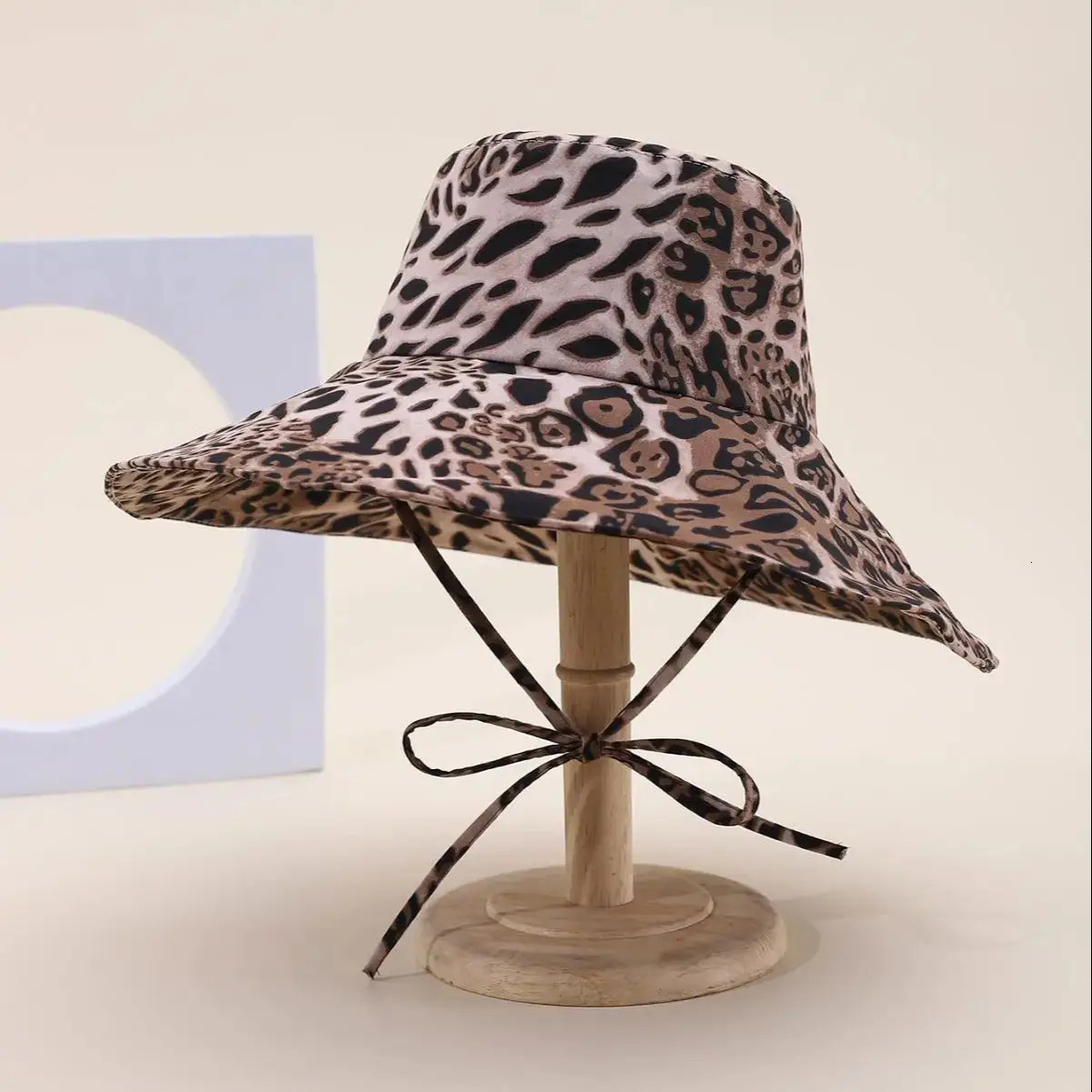 A large brimmed buccket hat womens casual foldable leopard print sunshade basin beach sun protection 250528