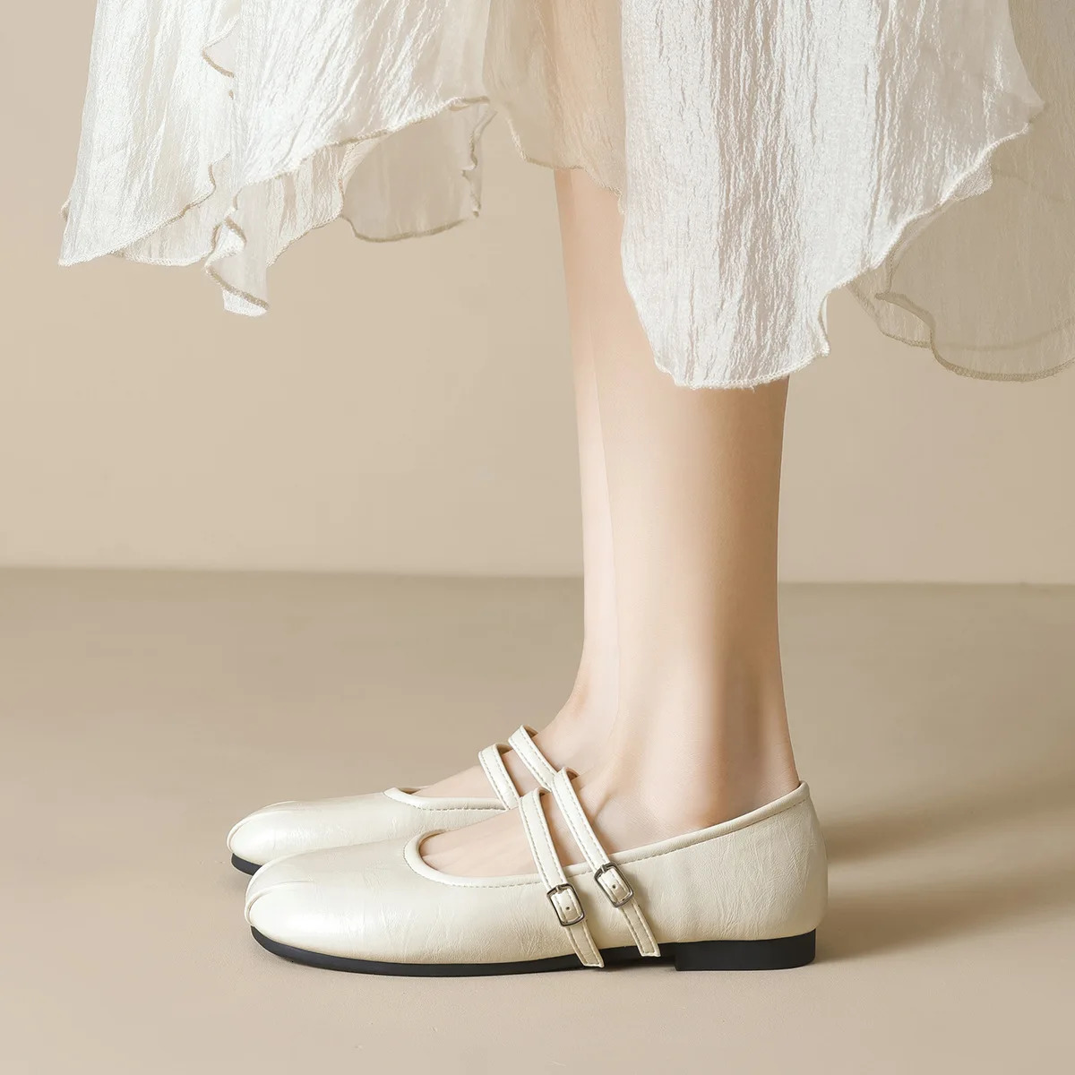 spring shoes Round toe Mary Jane shoes Ladies casual flat shoes Work boat shoes Large sizes 41-43 250528