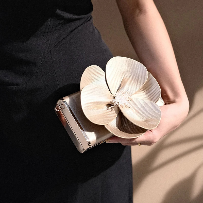 High-end Flower Banquet Clutch Purse Camellia Flower Petal Lady Box Small Square Bag Stamen Clip Gold Chain Crossbody Bag 250528