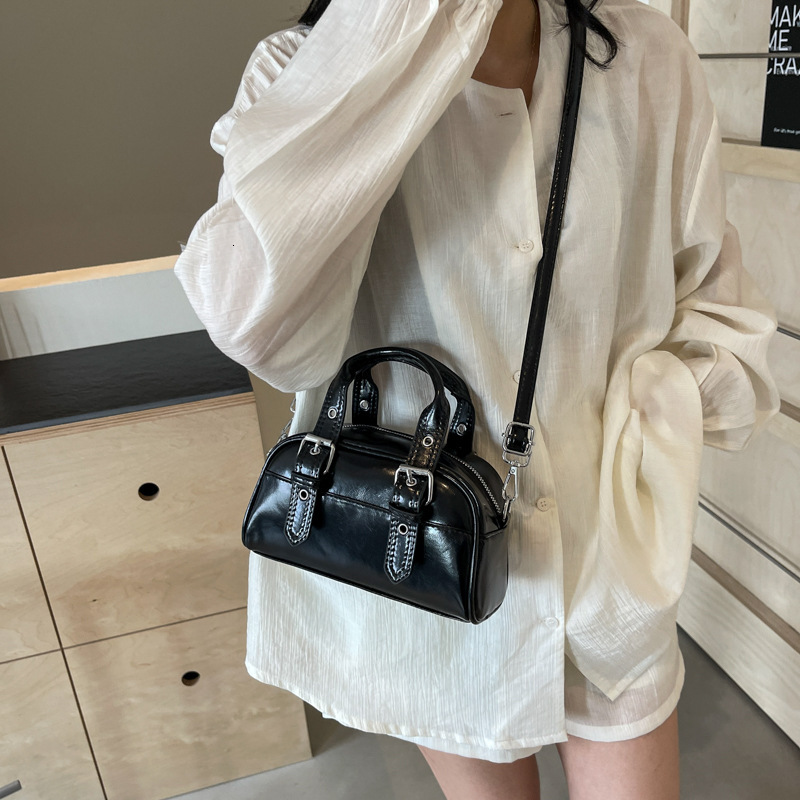Fashion Handheld Small Square Bag For Free Shopping Designer Women Bag Shipping Simple Casual Shoulder Bag Summer Niche Trend Design Crossbody Bag