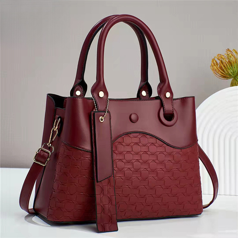Top quality brand, high-quality new free designer bag, 2025 new fashionable shoulder width handbag, new free designer bag