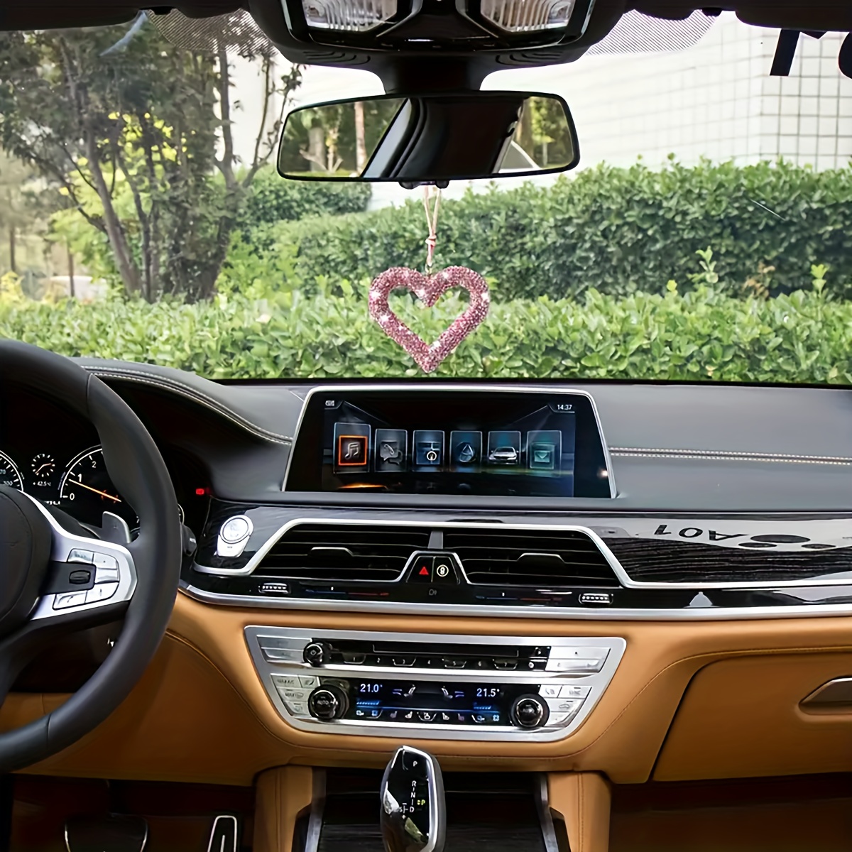 Love pendant Couple Diamond Encrusted Heart Shaped Car Pendants, Cute and Girlish Rearview Mirror Decorations, Shiny Car Parts,Romantic Car Decoration