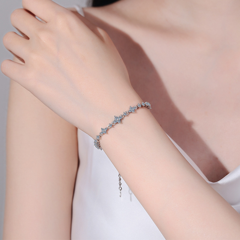 925 Sterling Silver Moissanite Bracelet for Women, Elegant and Sparkling Silver Jewelry, Adjustable, Perfect Gift for Special Occasions