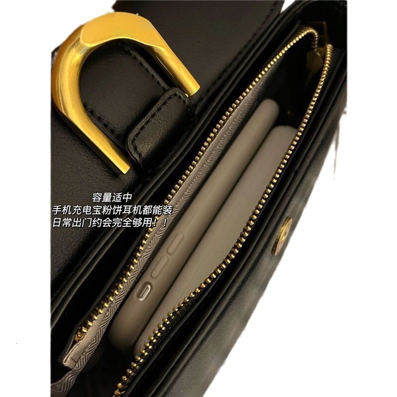 designer High-Quality Texture Bag for Women 2025 New French Baguette Bag Retro Horse Hoof Buckle Underarm Bag Stylish Single Shoulder Crossbody Small 