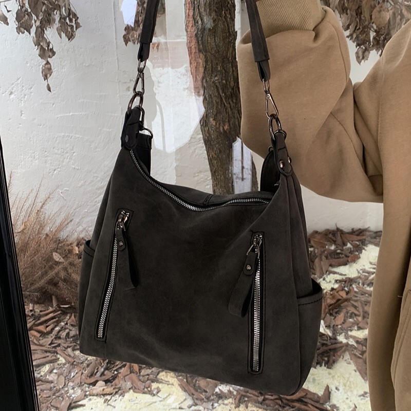 designer Trendy Cool Motorcycle Bag for Women New Fashionable Underarm Bag Large Capacity Shoulder Tote Bag