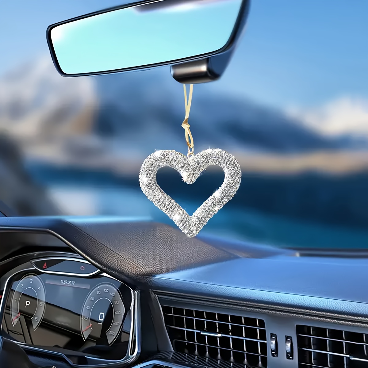 Love pendant Couple Diamond Encrusted Heart Shaped Car Pendants, Cute and Girlish Rearview Mirror Decorations, Shiny Car Parts,Romantic Car Decoration