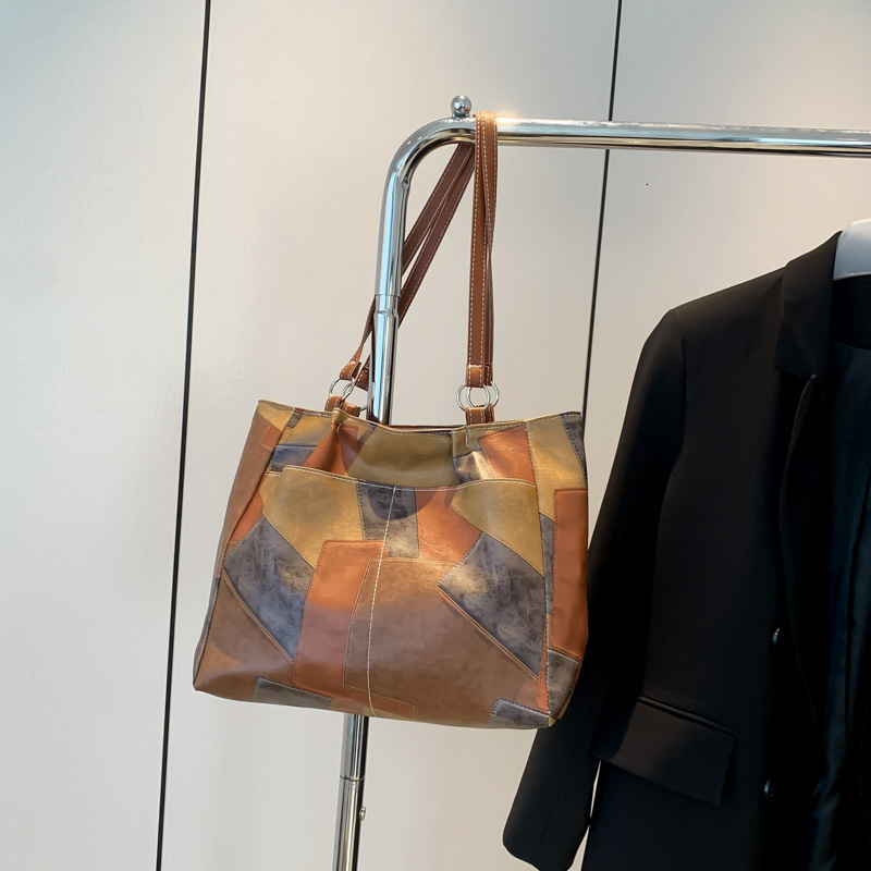 Personalized Large Capacity Sticker Handbag Free Shipping Color Blocked Women's Commuting Bag Shopping Bag Designer Bag Armpit Shoulder Bag