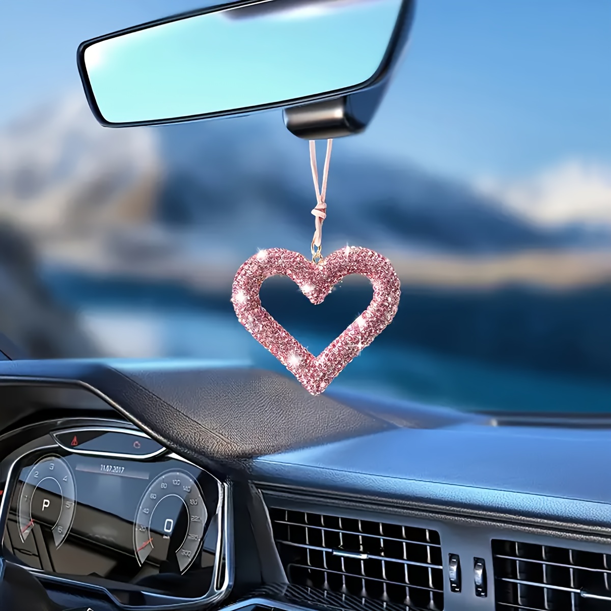 Love pendant Couple Diamond Encrusted Heart Shaped Car Pendants, Cute and Girlish Rearview Mirror Decorations, Shiny Car Parts,Romantic Car Decoration