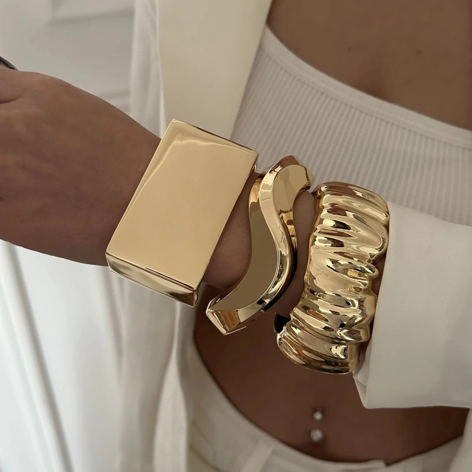 Exaggerated Punk Smooth Heavy Metal Chunky Spring Bangles for Women Hip Hop Gold Color Geometric Bracelets Jewelry Accessories 250528