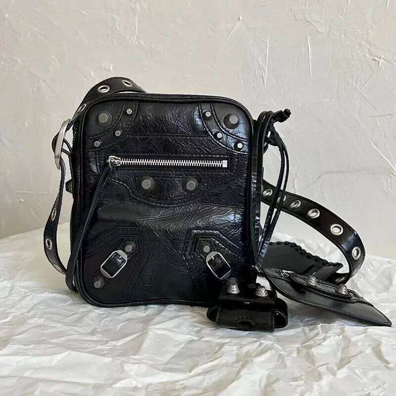 Le Cagole Cropped Studded Camera Three-In-One Waxed Crossbody Small Square Bag Motorcycle Equipment Accessori