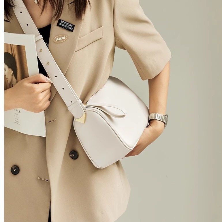 designer Women's Bag 2025 New Crossbody Bag High-end Shoulder Bag Large Capacity Office Commuter Bag Underarm Bag