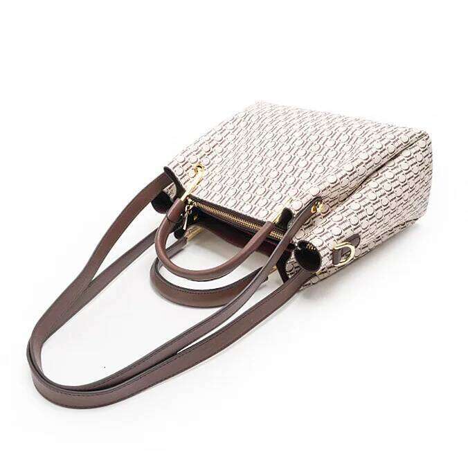 CH Capacity Shoulder Bag High Quality Ladies Multiple Back Elegant Popular Light Brand Classic Letter Print Handbag Large