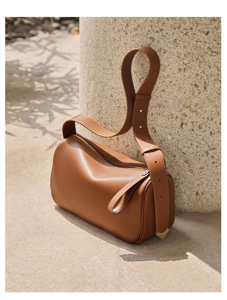 designer Women's Bag 2025 New Crossbody Bag High-end Shoulder Bag Large Capacity Office Commuter Bag Underarm Bag