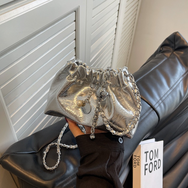 designer 2025 New Women's Niche Luxury Pleated Cloud Bag Chain Crossbody Bag Fashion Versatile Shoulder Bucket Bag