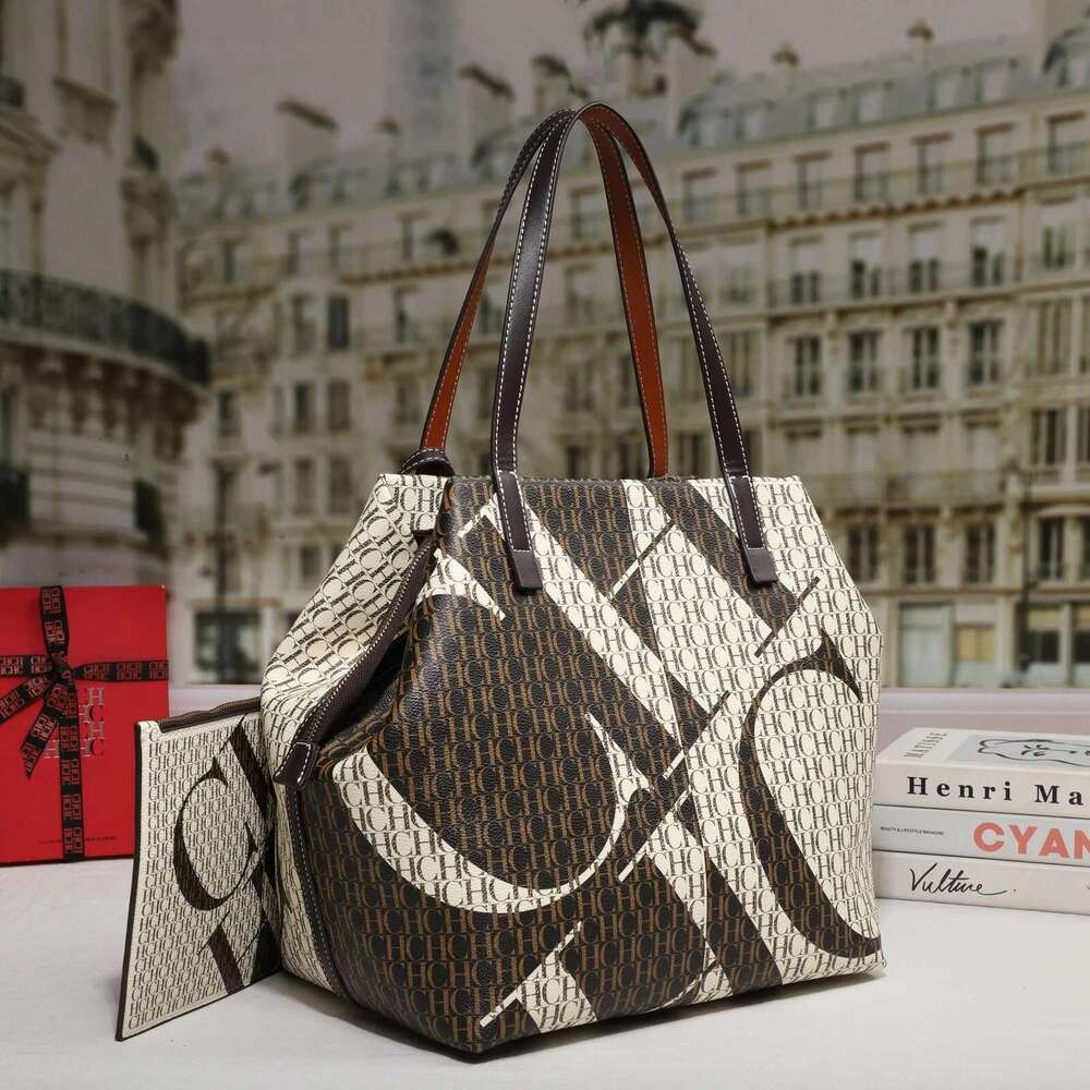 2025 New Women's Large Capacity Handbag Fashion Brand Letter Printed Tote Designer Underarm Bag