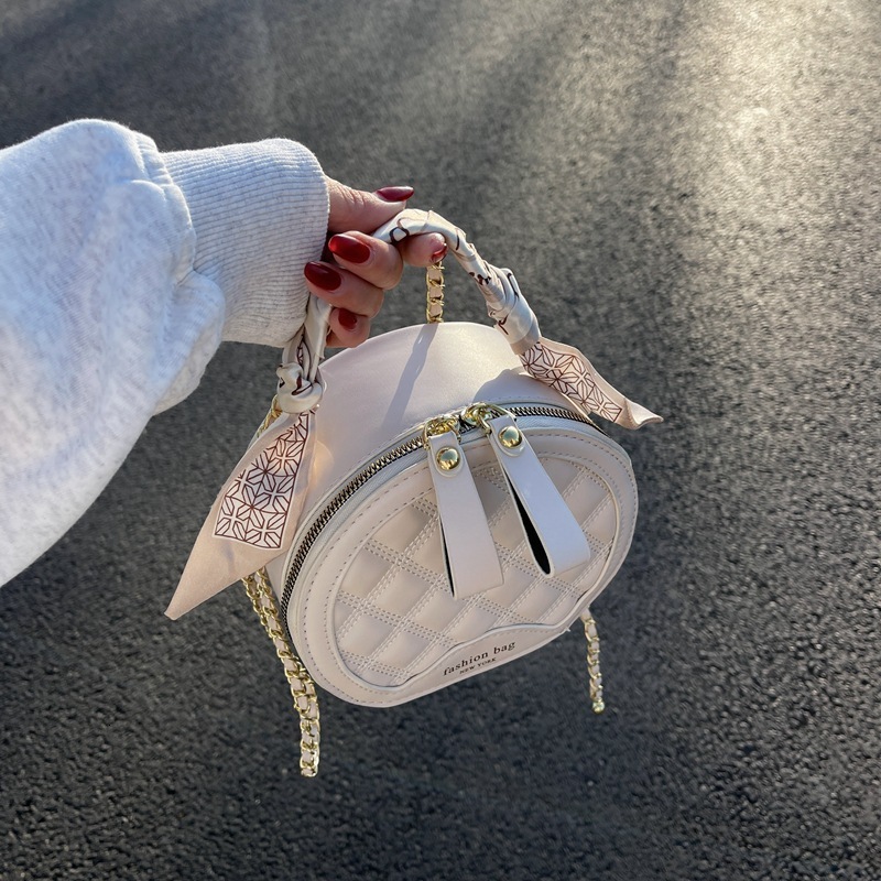 Quilted Embroidery New Women's Bag Fashion Trend Handbag Designer Shopping Bag Small Round Bag Free Shipping Internet Celebrity Style Simple Shou