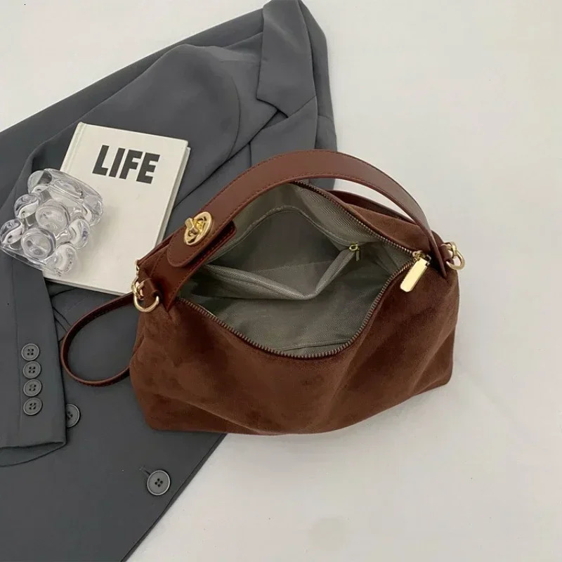 Advanced Retro Bag for Womens Textured Frosted Shoulder Bag with Large Capacity Crossbody Commuting Tote Bag 250530