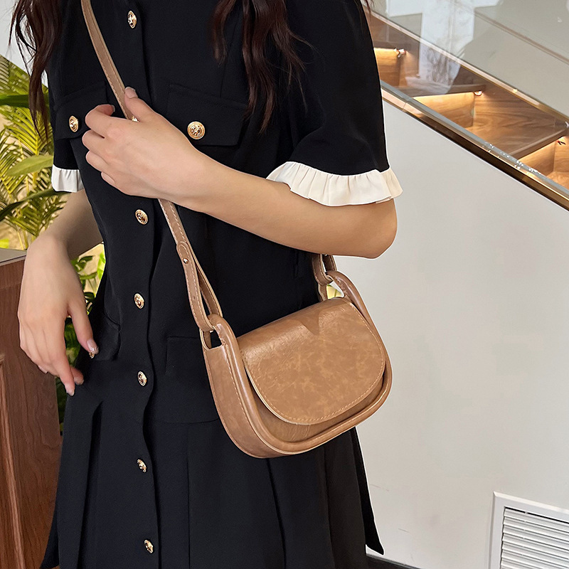 Free Shipping Designer 2025 New Korean Womens Bag Niche Crossbody Bag This Year Popular Texture Single Shoulder Underarm Small Square Bag Small Bag