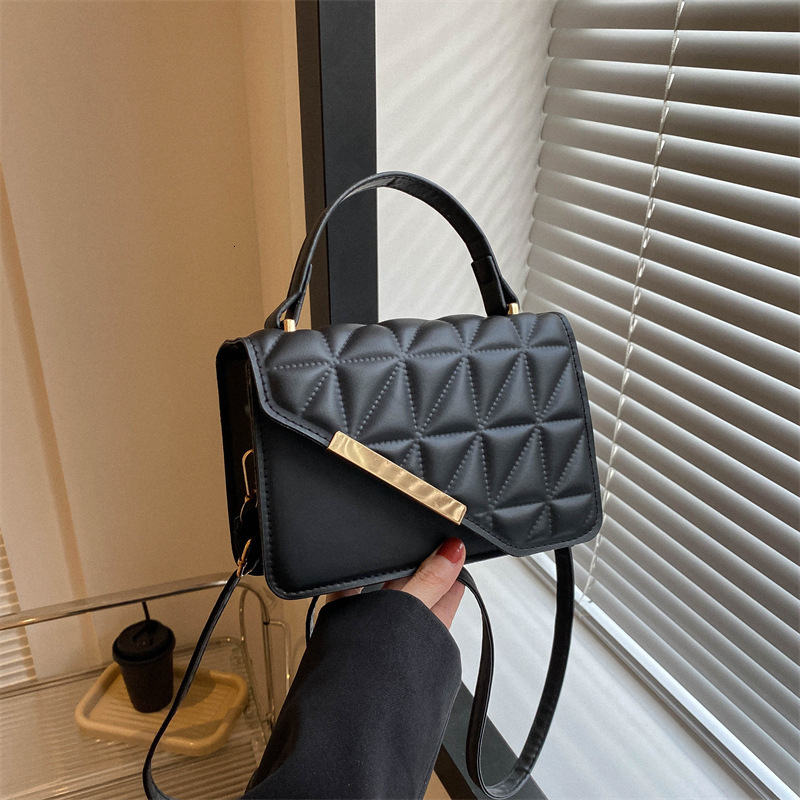 Free Shipping Trendy Quilted Texture Bag For Designer Women 2025 New Fashionable Handbag Small Square Bag Shopping Bag Chain Shoulder Crossbody Bag