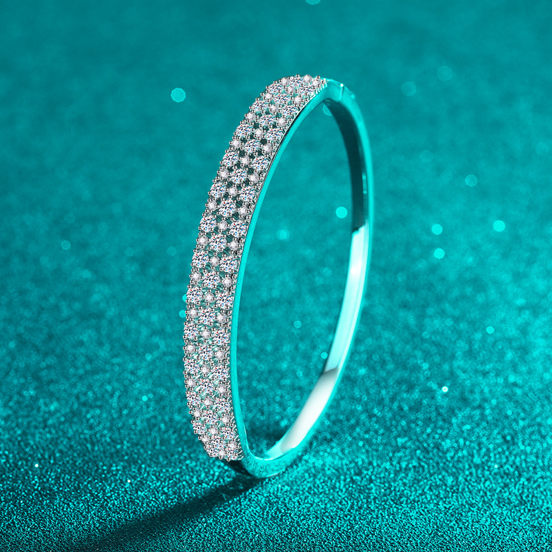 Elegant Accessory Ladies' Simple Design Moissanite Ring & Cuff Ensemble Made of Durable Sterline Silve