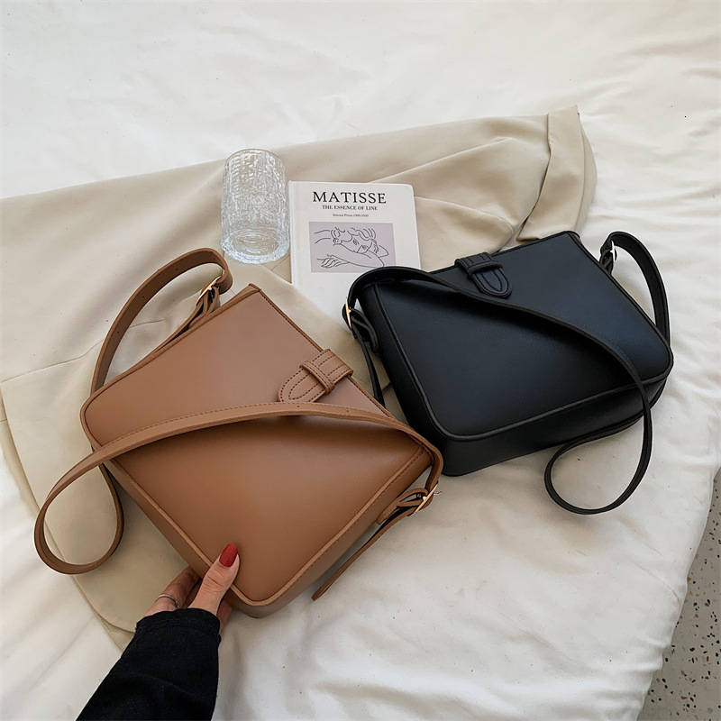 New Style Texture Bag for Women and New Fashion Large Capacity Shoulder Crossbody Bag Casual Versatile Commuter Bucket Bag New Free Delivery Designer 
