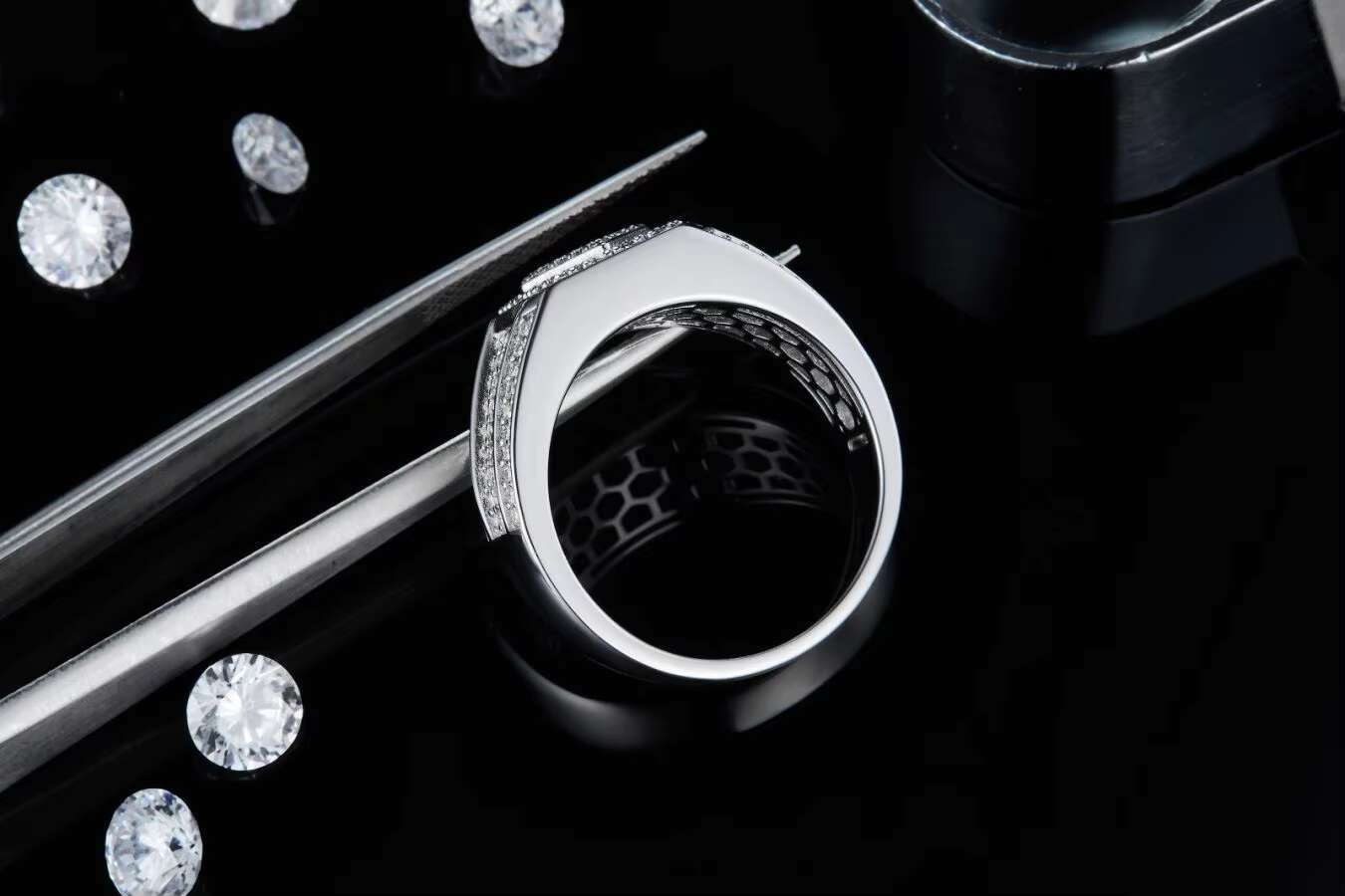 Mens Simple S925 Sterling Silver Wedding Band Engagement Anniversary Gift Certificate Ring Moissanite Quality 925 Silver