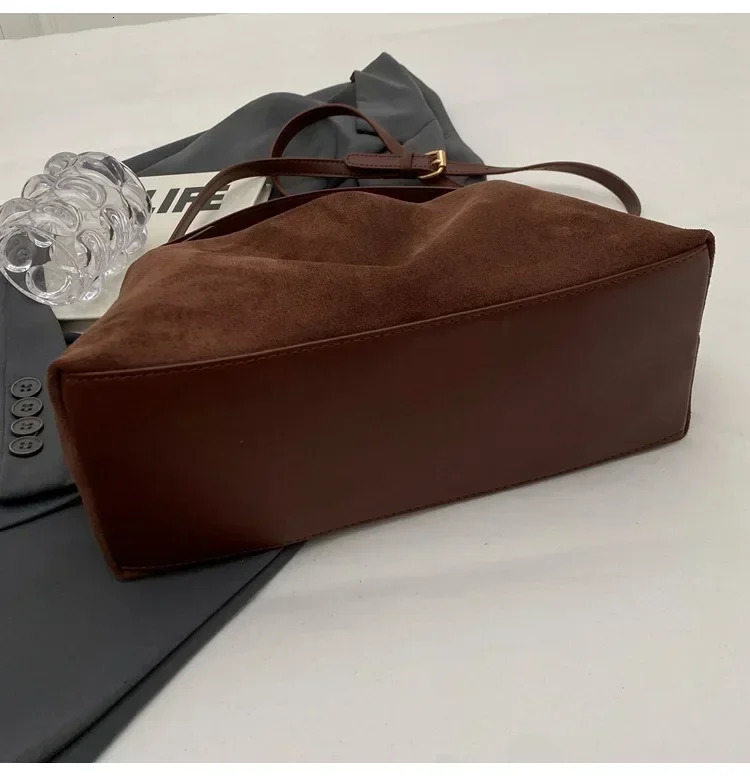 Advanced Retro Bag for Womens Textured Frosted Shoulder Bag with Large Capacity Crossbody Commuting Tote Bag 250530