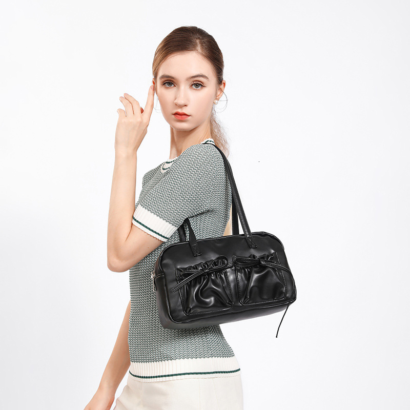 designer Fashion Commuter Large Capacity Bag for Women 2025 New Trendy College Student Shoulder Bag Casual Handheld Tote Bag