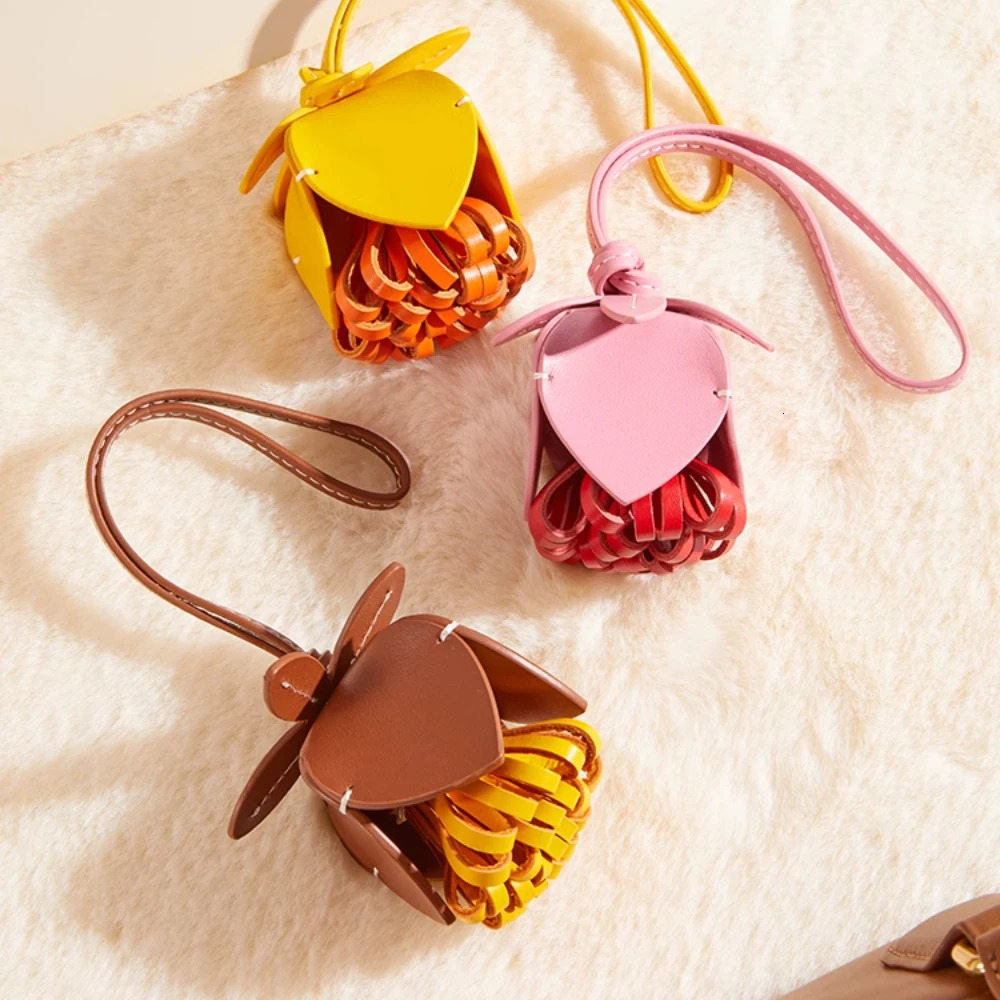 High Quality Flower Shaped Pendant Genuine Leather Rope Metal Accessories Bag Pendant Keychain Hand Rope Gift Home Decoration 250530
