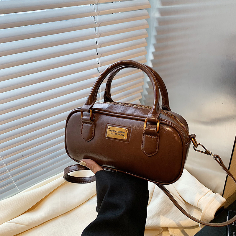 Free Shipping Designer Bag A Niche Bowling Womens Handbag Autumn Winter New Style Simple And Versatile Single Shoulder Crossbody Bag Boston Bag