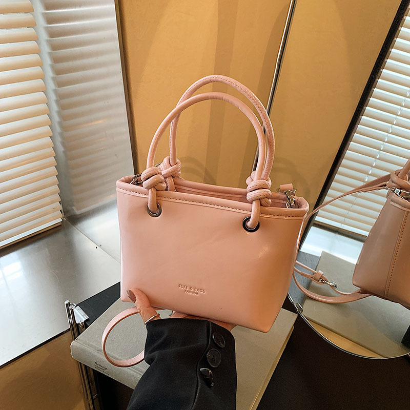 designer Fashion Ins High-End 2025 Spring Trend New Simple Single Shoulder Crossbody Bag Super Popular Handheld Bucket Bag for Women