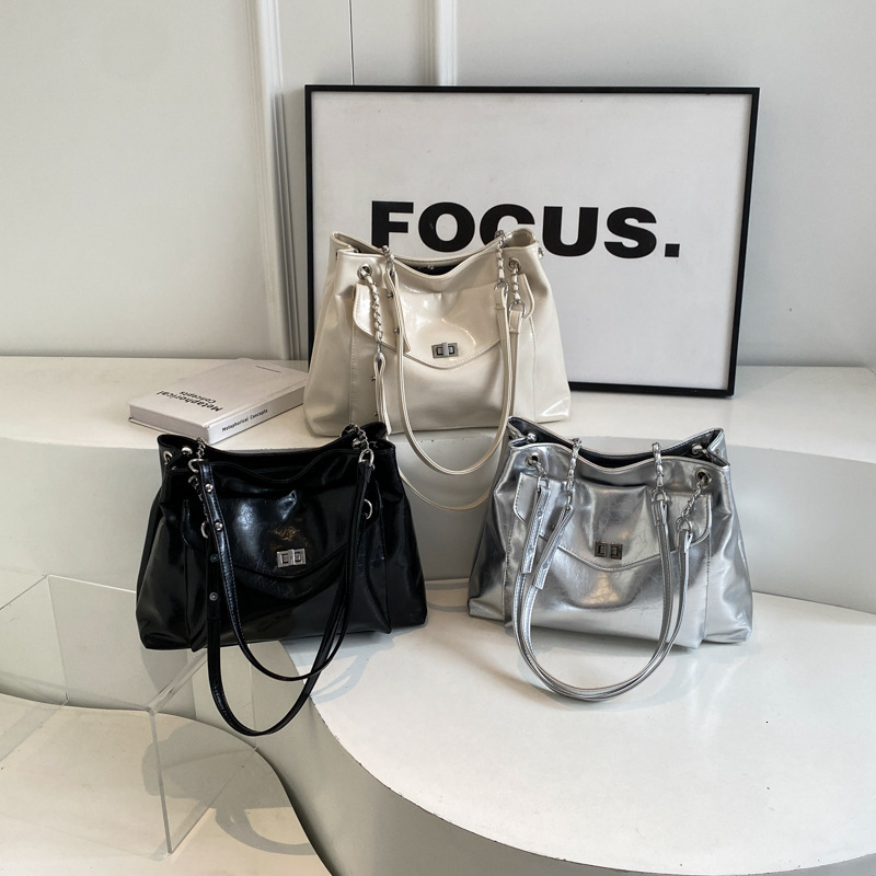 Free Shipping Designer's New Single Shoulder Large Bag For Women 2025 Fashion Silver Armpit Bag Versatile For Class Commuting Crossbody Bag