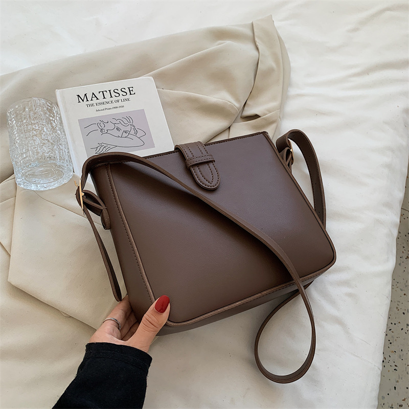 New Style Texture Bag for Women and New Fashion Large Capacity Shoulder Crossbody Bag Casual Versatile Commuter Bucket Bag New Free Delivery Designer 