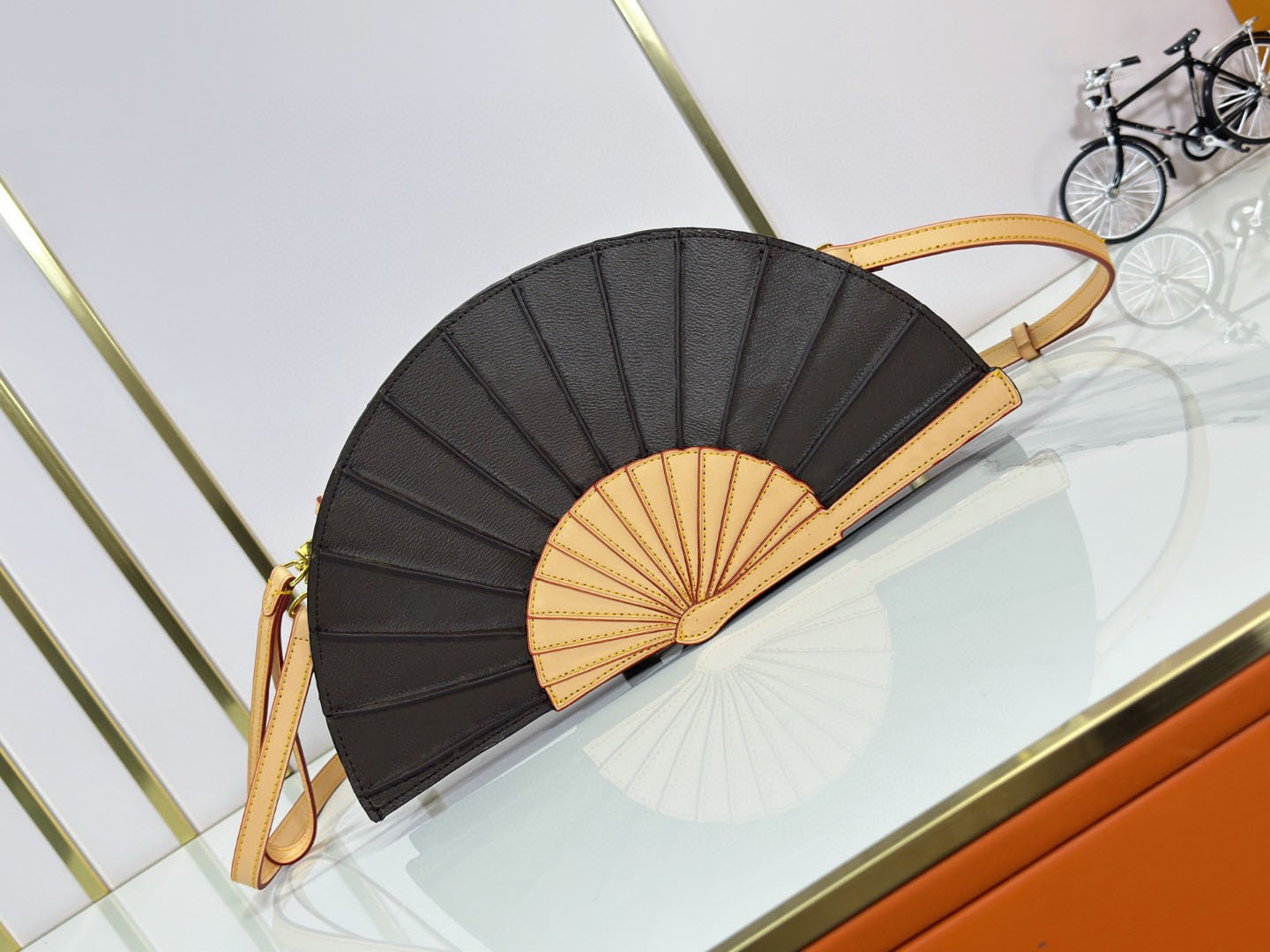 Luxury designer bag Fan-shaped Genuine leather shoulder bag Sophistication design aesthetic crossbody bag art color tote bag High quality personality trendy bags